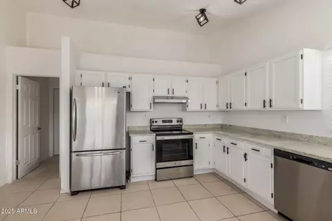 Kitchen - 702 W Sequoia Dr, Phoenix, AZ 85027 photo 3 of 3