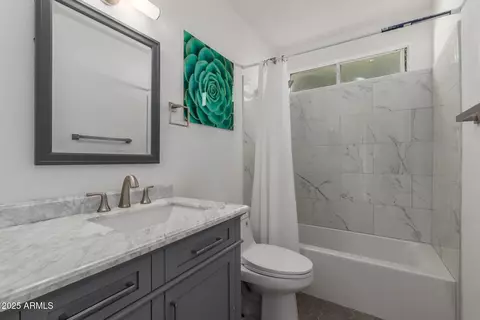 Bath - 702 W Sequoia Dr, Phoenix, AZ 85027 photo 3 of 3
