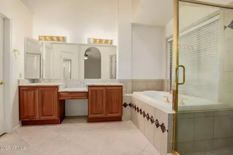 Bath - 1139 E Stephens Dr, Tempe, AZ 85283 photo 3 of 4