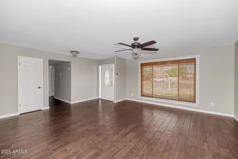 4511 W Loma Ln, Glendale, AZ 85302
