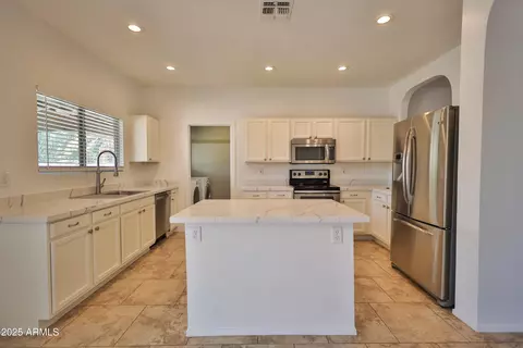 Kitchen - 4119 E Tether Trl, Phoenix, AZ 85050 photo 1 of 4