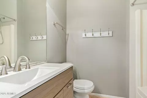 Bath - 4119 E Tether Trl, Phoenix, AZ 85050 photo 2 of 2