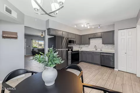 1050 S Stapley Dr #49, Mesa, AZ 85204