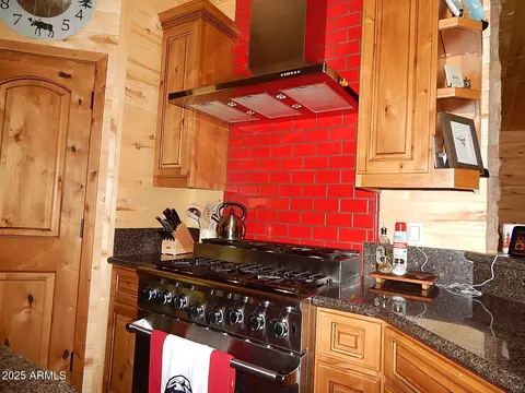 Kitchen - 2372 Summer Loop, Forest Lakes, AZ 85931 photo 3 of 5