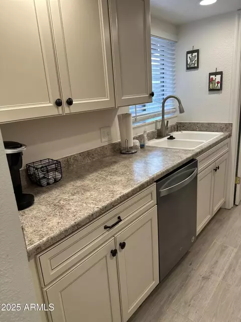 Kitchen - 1105 E Beryl Ave, Phoenix, AZ 85020 photo 2 of 3