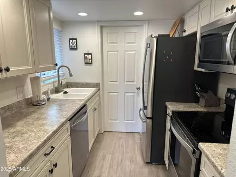 Kitchen - 1105 E Beryl Ave, Phoenix, AZ 85020 photo 1 of 3