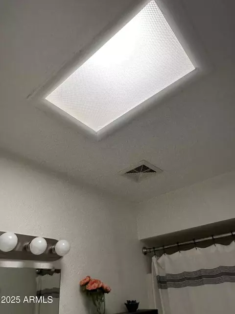 Bath - 1105 E Beryl Ave, Phoenix, AZ 85020 photo 4 of 4