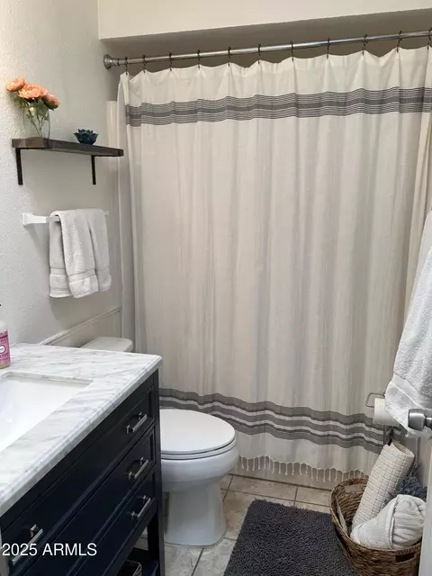 Bath - 1105 E Beryl Ave, Phoenix, AZ 85020 photo 2 of 4