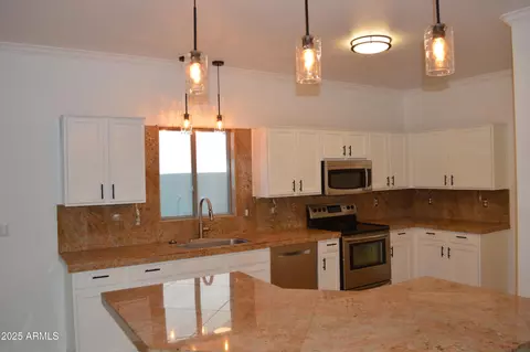 Kitchen - 11265 E Contessa St, Mesa, AZ 85207 photo 2 of 3