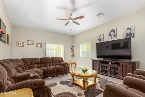 Living - 839 E Roeser Rd, Phoenix, AZ 85040 photo 4 of 8