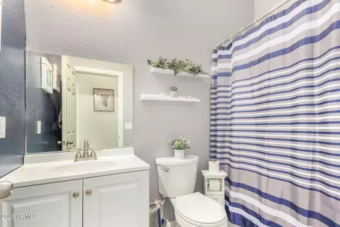 Bath - 839 E Roeser Rd, Phoenix, AZ 85040 photo 3 of 4