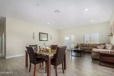 Dining - 839 E Roeser Rd, Phoenix, AZ 85040 photo 1 of 1