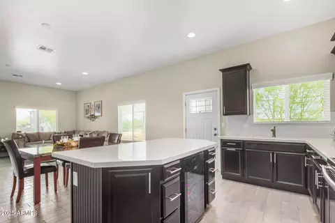 Kitchen - 839 E Roeser Rd, Phoenix, AZ 85040 photo 1 of 8