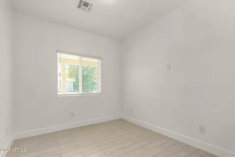 Bedroom - 839 E Roeser Rd, Phoenix, AZ 85040 photo 4 of 10
