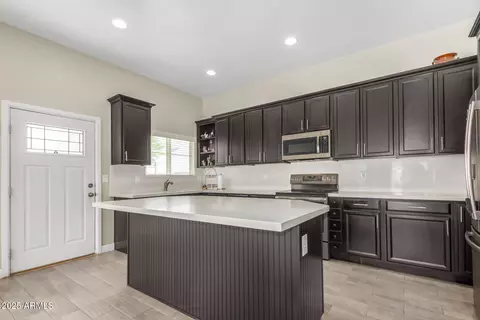Kitchen - 839 E Roeser Rd, Phoenix, AZ 85040 photo 2 of 8