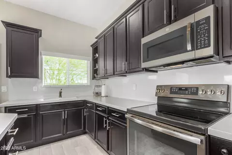 Kitchen - 839 E Roeser Rd, Phoenix, AZ 85040 photo 5 of 8