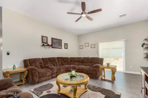 Living - 839 E Roeser Rd, Phoenix, AZ 85040 photo 5 of 8