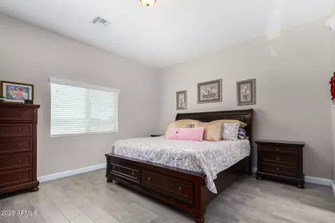 Bedroom - 839 E Roeser Rd, Phoenix, AZ 85040 photo 1 of 10