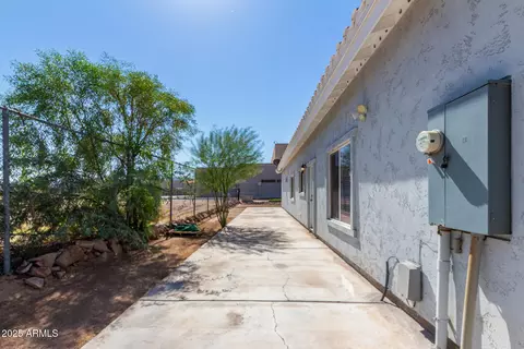 Exterior - 839 E Roeser Rd, Phoenix, AZ 85040 photo 9 of 11