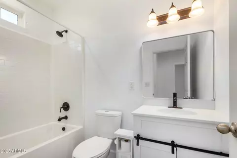 Bath - 839 E Roeser Rd, Phoenix, AZ 85040 photo 2 of 4