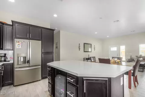 Kitchen - 839 E Roeser Rd, Phoenix, AZ 85040 photo 4 of 8