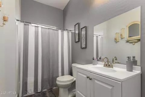 Bath - 839 E Roeser Rd, Phoenix, AZ 85040 photo 4 of 4