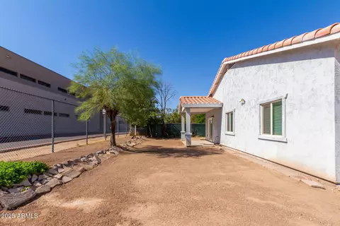 Exterior - 839 E Roeser Rd, Phoenix, AZ 85040 photo 10 of 11