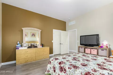 Bedroom - 839 E Roeser Rd, Phoenix, AZ 85040 photo 8 of 10