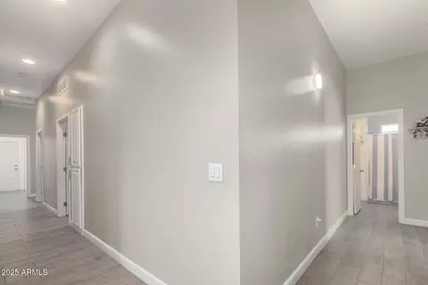 Entry Way - 839 E Roeser Rd, Phoenix, AZ 85040 photo 2 of 2