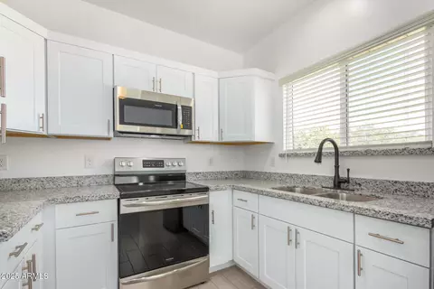 Kitchen - 839 E Roeser Rd, Phoenix, AZ 85040 photo 8 of 8