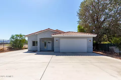 839 E Roeser Rd, Phoenix, AZ 85040