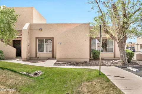 5836 W Winchcomb Dr, Glendale, AZ 85306