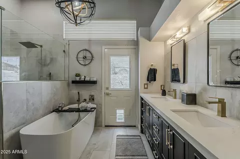 Bath - 3632 E Windsong Dr, Phoenix, AZ 85048 photo 2 of 5