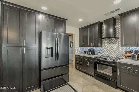 Kitchen - 3632 E Windsong Dr, Phoenix, AZ 85048 photo 7 of 10