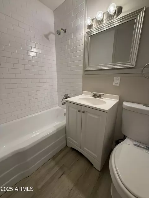Bath - 1840 E Clarendon Ave, Phoenix, AZ 85016 photo 4 of 6
