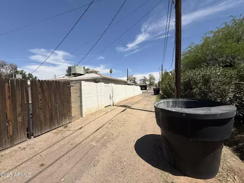 Exterior - 1840 E Clarendon Ave, Phoenix, AZ 85016 photo 14 of 16