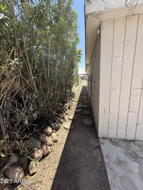 Exterior - 1840 E Clarendon Ave, Phoenix, AZ 85016 photo 8 of 16