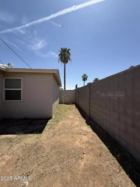Exterior - 1840 E Clarendon Ave, Phoenix, AZ 85016 photo 5 of 16