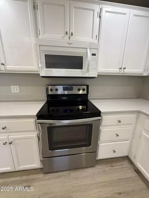 Kitchen - 1840 E Clarendon Ave, Phoenix, AZ 85016 photo 4 of 5