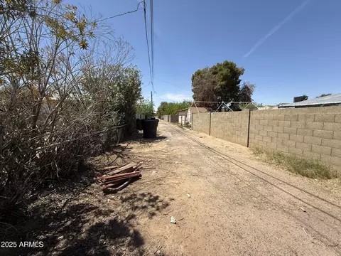 Exterior - 1840 E Clarendon Ave, Phoenix, AZ 85016 photo 13 of 16