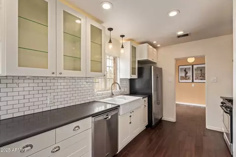 Kitchen - 1445 E Monte Vista Rd, Phoenix, AZ 85006 photo 3 of 3