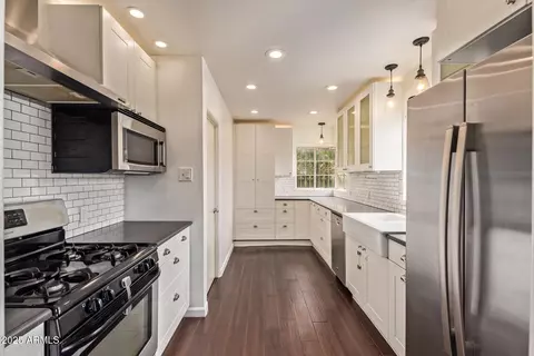 Kitchen - 1445 E Monte Vista Rd, Phoenix, AZ 85006 photo 2 of 3