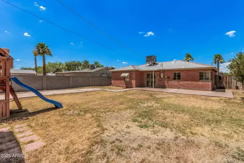 Exterior - 1445 E Monte Vista Rd, Phoenix, AZ 85006 photo 5 of 6