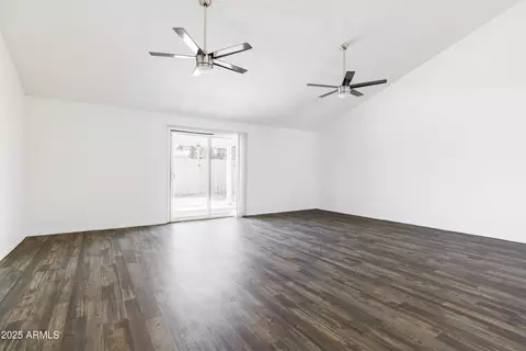 4133 E Pleasant Ln, Phoenix, AZ 85042 photo 9