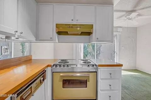 Kitchen - 3637 E Monterosa St #3, Phoenix, AZ 85018 photo 3 of 3