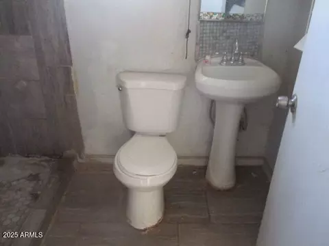 Bath - 4014 S 3rd Ave, Phoenix, AZ 85041 photo 2 of 3