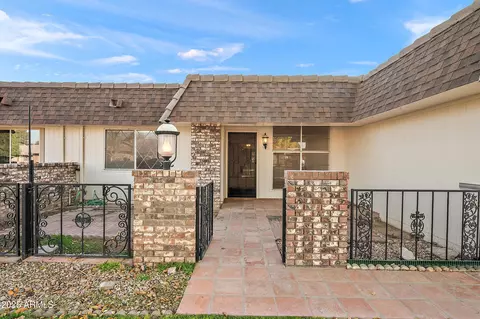9613 W Shasta Dr, Sun City, AZ 85351
