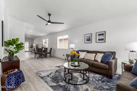 13622 N 73rd Dr, Peoria, AZ 85381