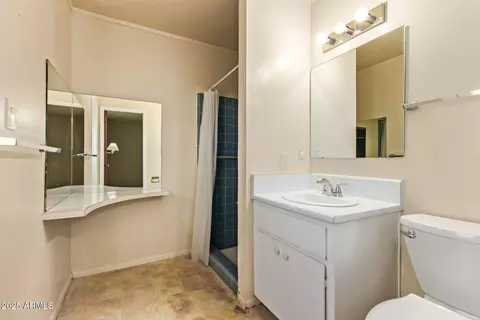 Bath - 4232 W Purdue Ave, Phoenix, AZ 85051 photo 1 of 2