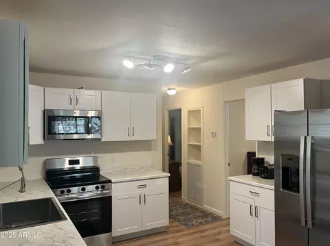 2183 S Woods Dr, Overgaard, AZ 85933